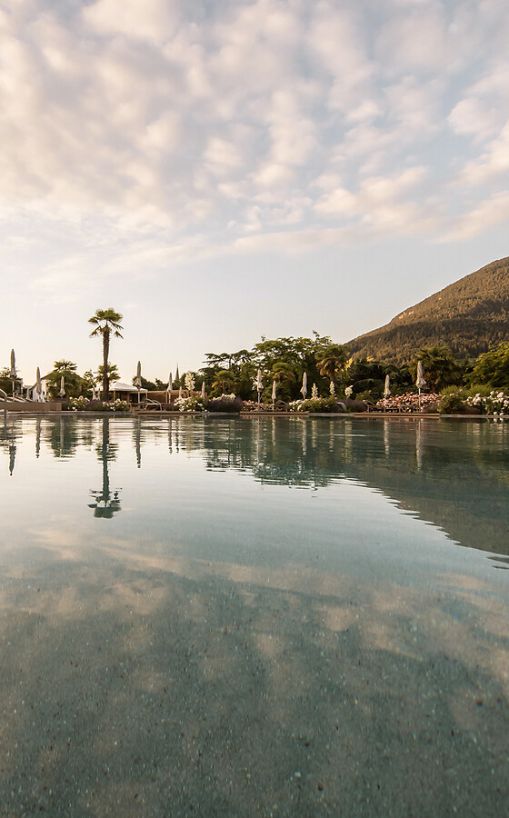 Naturpool beim Sonnenaufgang