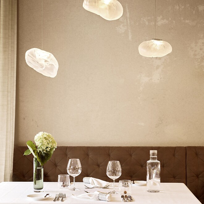 Tavolo apparecchiato nel ristorante gourmet