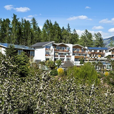 Il precedente Völlanerhof tra la fioritura dei meli