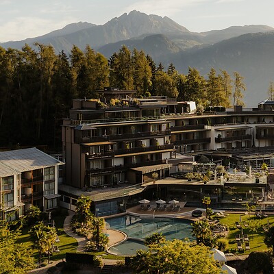 L’attuale Alpiana tra palme e montagne