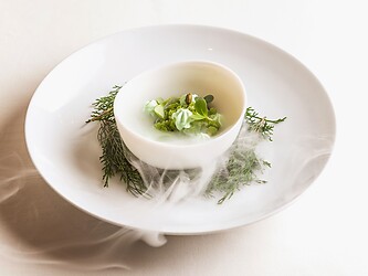 Antipasto preparato con prodotti dell’orto dell’hotel per la cena.