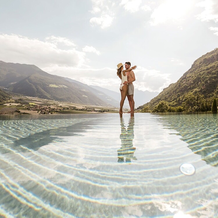 Woman and man at the Infinity Sky Sport pool