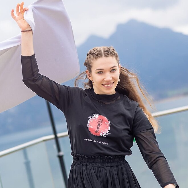 Sauna master Barbora waving a towel