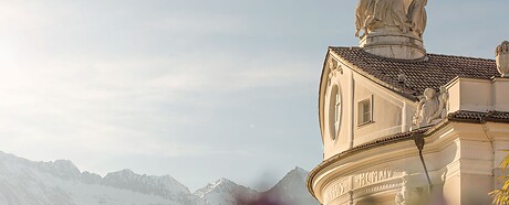 Kurhaus in Meran im Frühling
