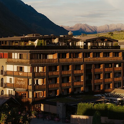 Hotel Jagdhof facade surrounded by nature and mountains