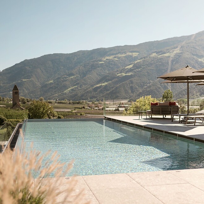 Sky Infinity Pool mit Thermalwasser und Sky Terrasse zum Entspannen