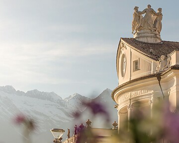 Kurhaus von Meran im Frühling