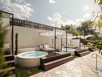Loungliegen mit eigenem Whirlpool beim Sonnenschlössel im Hotel Preidlhof