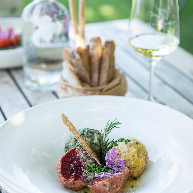 Traditionelles Südiroler Knödeltris